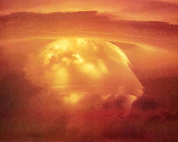 1954 o godzinie 6:45 nieopodal wyspy Nam/Charlie na atolu Bikini Siła wybuchu: 15 Mt Paliwo: deuterek litu Li-6 Kraj wykonujący test: Stany Zjednoczone Siłę wybuchu planowano tylko