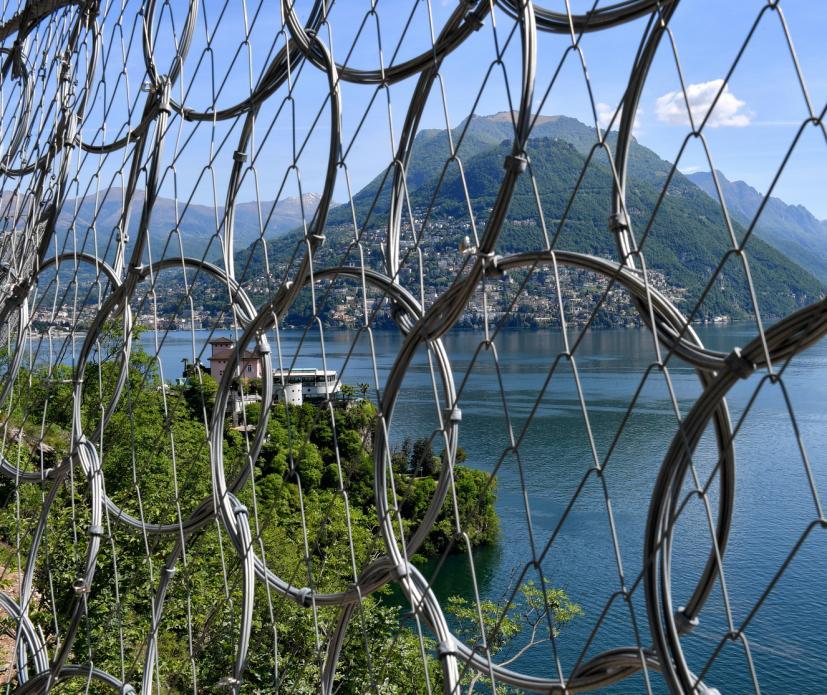 Blocking fence made in this specific case from the ROCCO ring net and