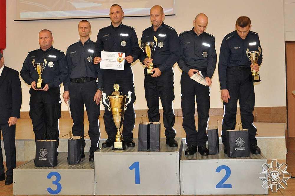 Policjant z Opolszczyzny najlepszym dzielnicowym w kraju Zaszczytny tytuł najlepszego w kraju dzielnicowego przypadł w udziale st. asp.