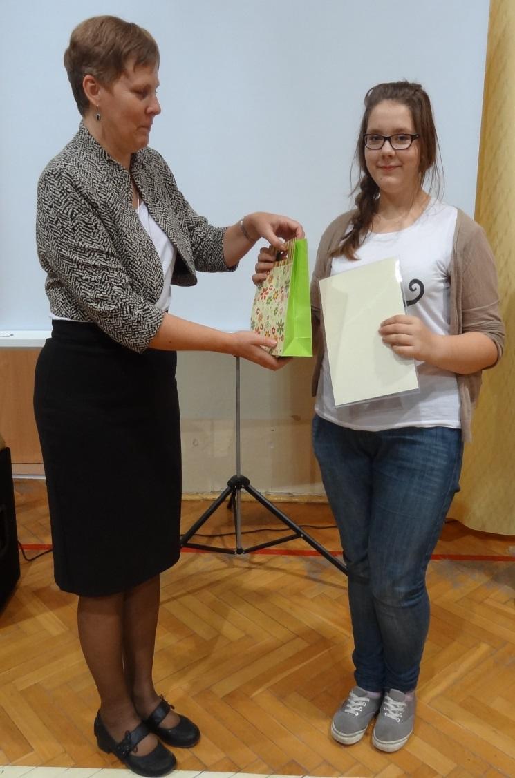 Uczennica Weronika Jaroch otrzymała nagrodę za