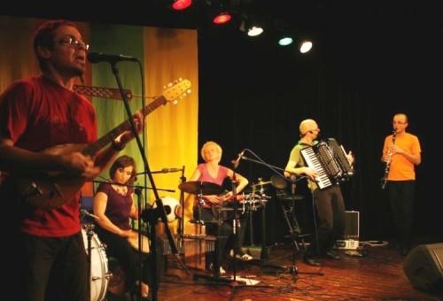 Rytm liczne aksomanty muzyczne, przedłużanie wartości muzycznej, wraz z lokalną zmianą metrum.