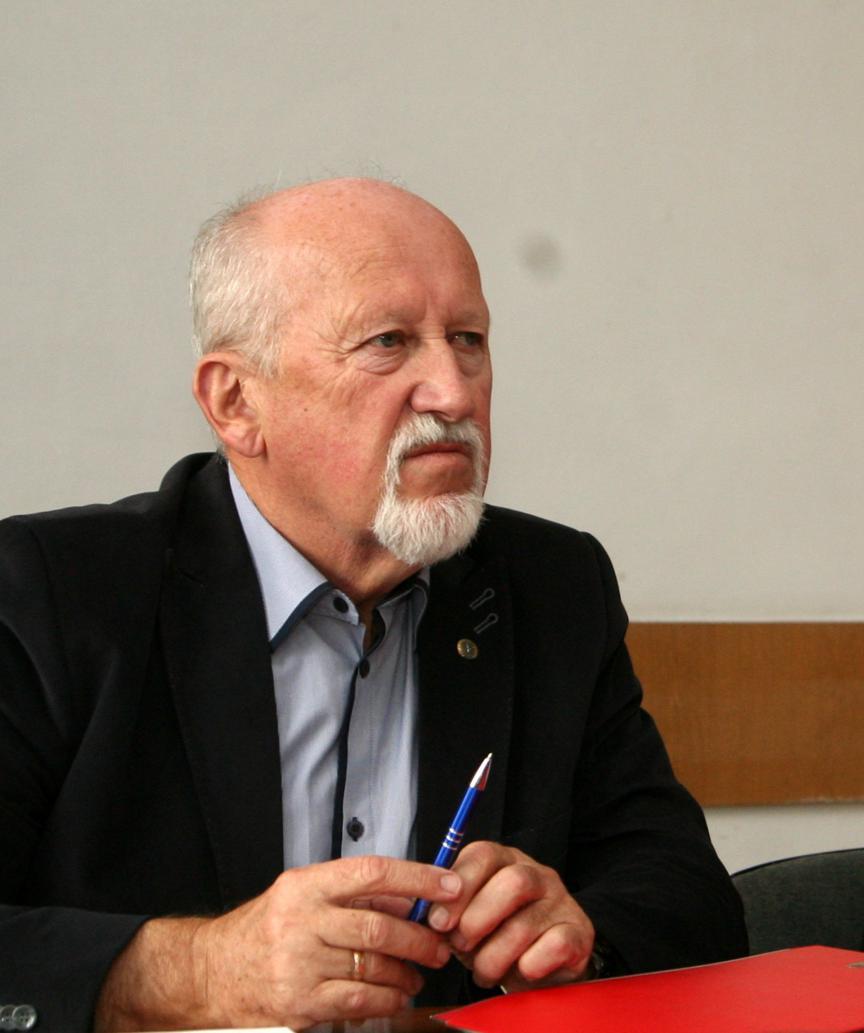 Prezes Krystowczyk przewiduje nakręcenie filmu informującego o przebiegu uroczystości.