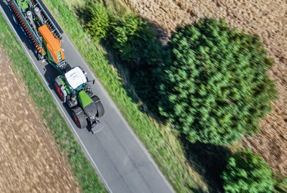 Zaletami iąnika Fendt 1000 Vario są także duża zwrotność, niska masa pojazdu i wysoka ładowność.