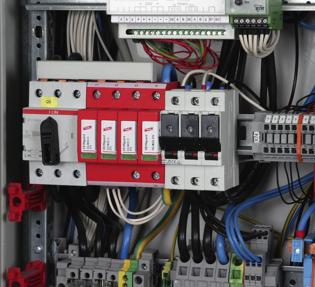 kombinowane N-PE Typ 2 wg PN-EN 61643-11 Klasa II wg PN-IEC 61643-1 DEHNguard modular CI Modułowy ogranicznik z bezpiecznikiem Bezpiecznik zintegrowany w module ochronnym Kompletny, gotowy do