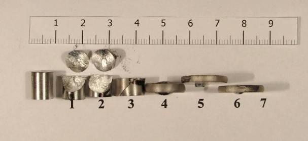 Do badań z prętów wyciśniętych metodą KOBO i metodą tradycyjną pobrano próbki o średnicy 8 mm i wysokości 10 mm. Próbki toczono i polerowano w celu usunięcia potencjalnych wad na pobocznicy.