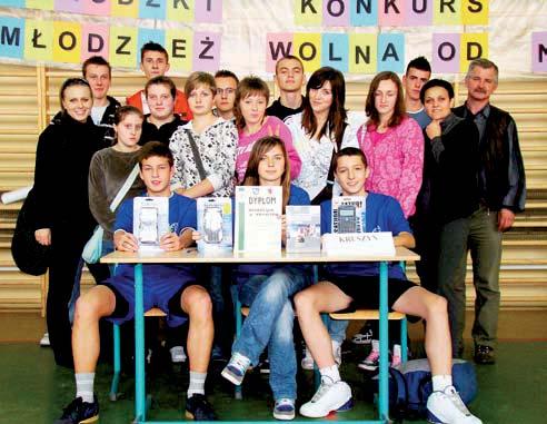 nr 16, grudzień 2009 Potrafią malować i dbać o środowisko Uczniowie z Zespołu Szkół z Oddziałami Integracyjnymi w Smólniku od kilku lat biorą udział w konkursie plastycznym pn.