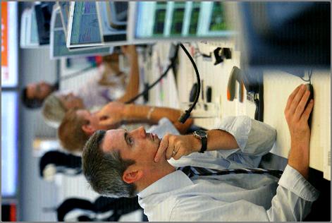 ČEZ OTRZYMAŁ TYTUŁ NAJLEPSZE PRZEDSIĘBIORSTWO OBROTU ENERGIĄ ELEKTRYCZNĄ W EUROPIE WSCHODNIEJ ČEZ otrzymał międzynarodową nagrodę w ramach Risk & Energy Commodity Ratings 2011 Najlepsze