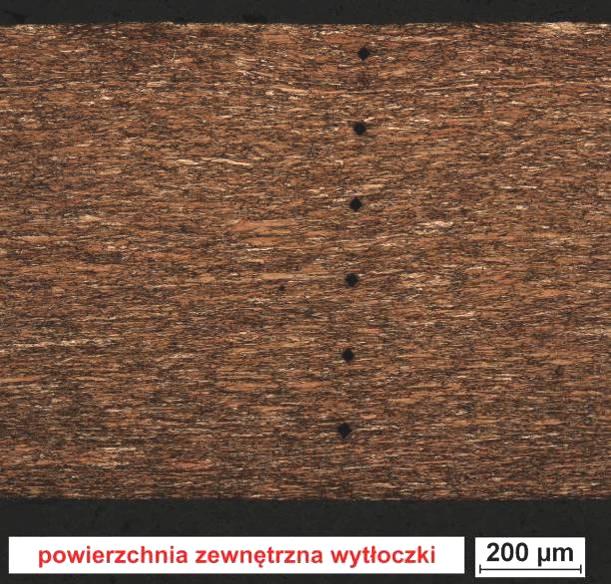 Plastyczne kształtowanie miedzi w technologii zgniatania obrotowego 47 a) b) 30 20 0 00 90 80 70 60 50 Mikrotwardość HV 0,5 / (HV 0.