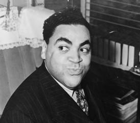 Fats Waller Fats Waller był pod każdym względem ogromny i kolosalny. Jego apetyty i talenty były szerokie i niespożyte. Jego nauczyciel i przyjaciel James P.