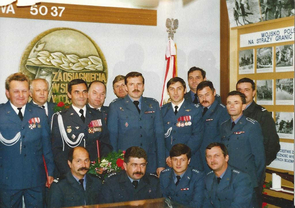 Stoją od lewej: mjr Jan Sułczyński, mjr Czesław Kasperski, mjr Michał Pojmicz, mjr Władysław