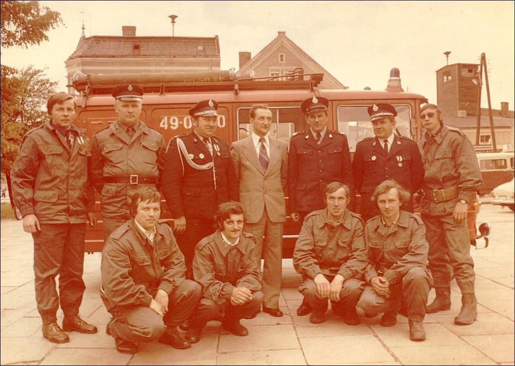 Mieczysław Sobolewski, ppor. Ryszard Dębski,, sierż. Edward Wartalski sierż. Edward Wartalski. W drugim szeregu por.