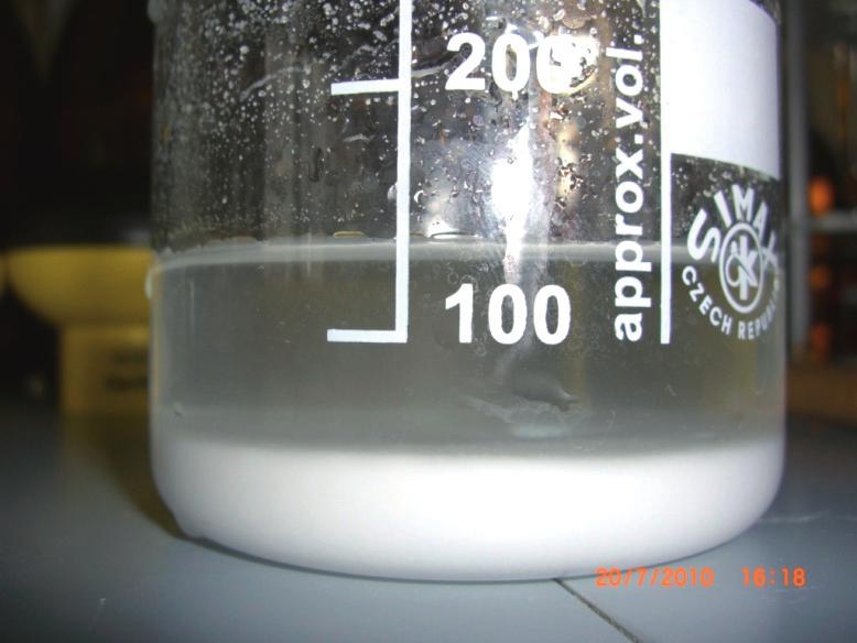 Krystalizacja struwitu... Rysunek 3. Struwit wytworzony w warunkach laboratoryjnych Figure 3.