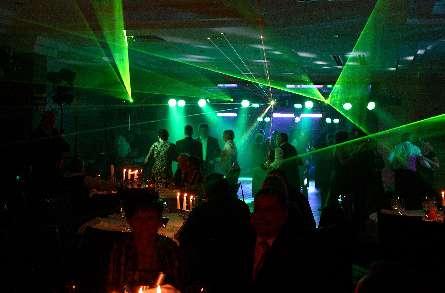 wykorzystaniem show laserowego.