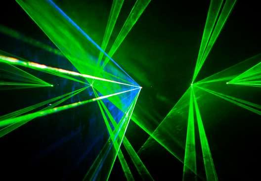 Kilkuminutowe show laserowe w rytm