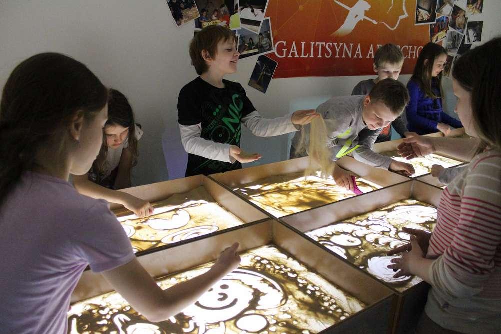 Świąteczne warsztaty ARTYSTYCZNE Proponujemy Państwu szeroki wachlarz form artystycznych do wyboru.