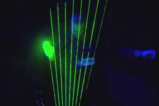 Harfa Laserowa + Wirtuoz Skrzypiec Niesamowita atrakcje w pakiecie, która z jednej strony podniesie prestiż imprezy (dostojność skrzypiec), jak i pokaże coś zupełnie nowego - harfa laserowa jest