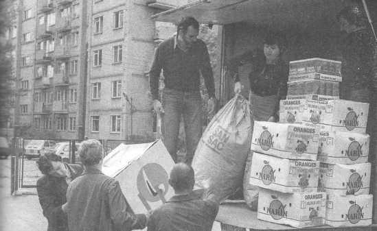 Paczki z zagranicy pozwalały Polakom przez chwilę zapomnieć o szarej, biednej rzeczywistości Polski Ludowej. Ale ludzie byli po prostu cudowni.