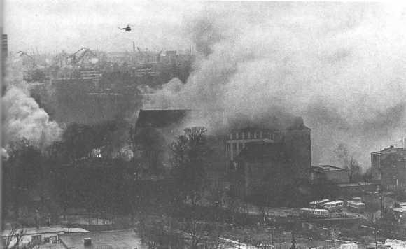 Grudzień '70 byłpierwszym politycznym doświadczeniem Elżbiety. Widziane wtedy obrazy pchnęły ją do czynnej walki z totalitarnym reżimem.