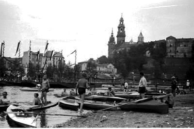 Działalność sekcji kajakowej 75 tej podróży była książka A Thousand Miles in the Rob Roy Canoe, która spopularyzowała turystykę kajakową. W latach 70.