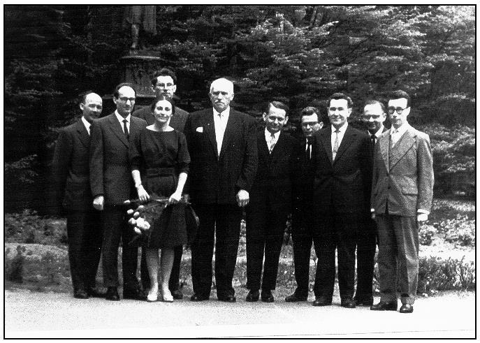 Na zdjęciu od lewej: Andrzej Kisiel, Franciszek Leś, Zofia Leś, Adam Wanic (z tyłu), Henryk Niewodniczański, Jerzy Pietruszka, Stanisław Ogaza, Adam Strzałkowski, Jacek Henel, Kazimierz Grotowski