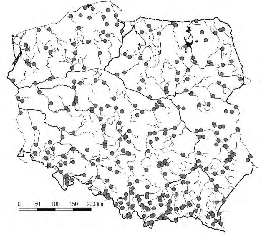 Roczne odpływy maksymalne i minimalne w dorzeczach Odry i Wisły Odry. Wybrane posterunki wodowskazowe zamykają zlewnie położone w obrębie różnych regionów Polski.