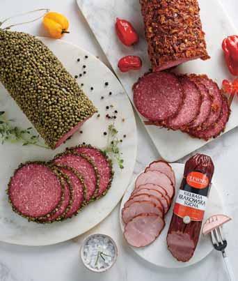Świąteczny stół pełen wędlin Salami białe, salami w przyprawach z pieprzem zielonym, z papryką 29 Bogaty wybór polskich kiełbas, szynek i
