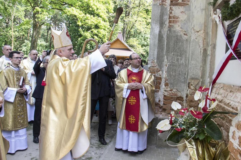 kościół w lesie ).