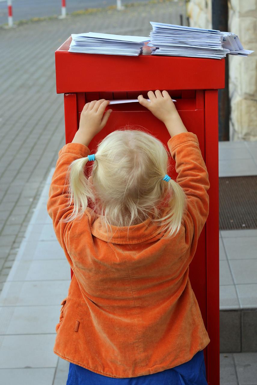 6 Usługi pocztowe są usługami świadczonymi w ogólnym interesie gospodarczym. Stanowią istotne narzędzie komunikacji, zapewniając korzyści społeczne. Są także ważnym elementem łączności i handlu.