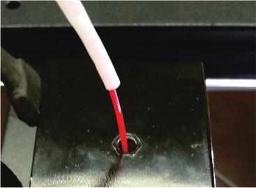 15 16 Auto home Level Bed Preheat PLA Load filament Postaw ponownie drukarkę 3D w pozycji pionowej. Włóż włókno ciągłe do wlotu włókna ciągłego w wytłaczarce.