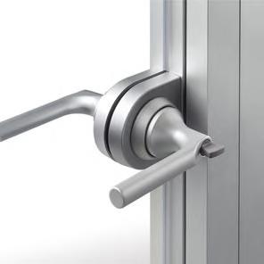 Pivoting door lock installed in safety glass of thickness: 6 mm, satin handle.