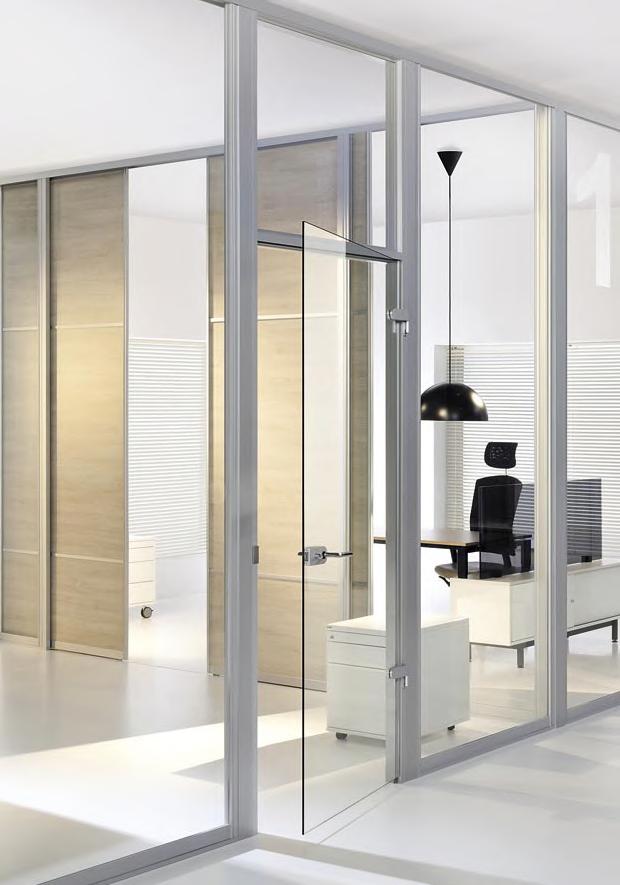 Pivoting doors, 8mm tempered glass. Przykład zastosowania ścianek działowych w biurze.