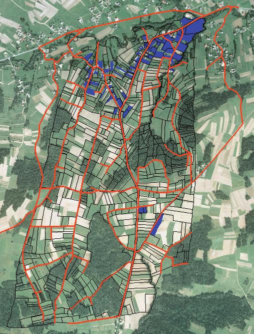 Porównanie sieci transportu rolnego przed scaleniem (po lewej)