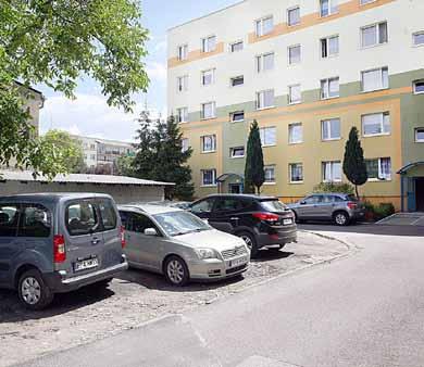 roboty dekarsko blacharskie, remontowo budowlane, instalacyjne, malarskie i drogowe.