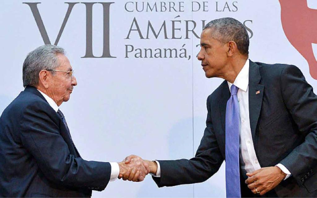 Președinții Raúl Castro și Barack Obama dând mâna la un Summit al Americilor, Aprilie 2015. mai relaxate.