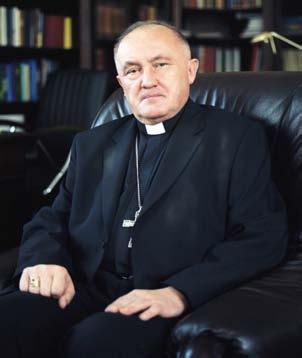 Arcybiskup Kazimierz Nycz Metropolita Warszawski udziela całym sercem pasterskiego Błogosławieństwa W dniu beatyfikacji Księdza Jerzego Popiełuszki, 6 czerwca 2010.