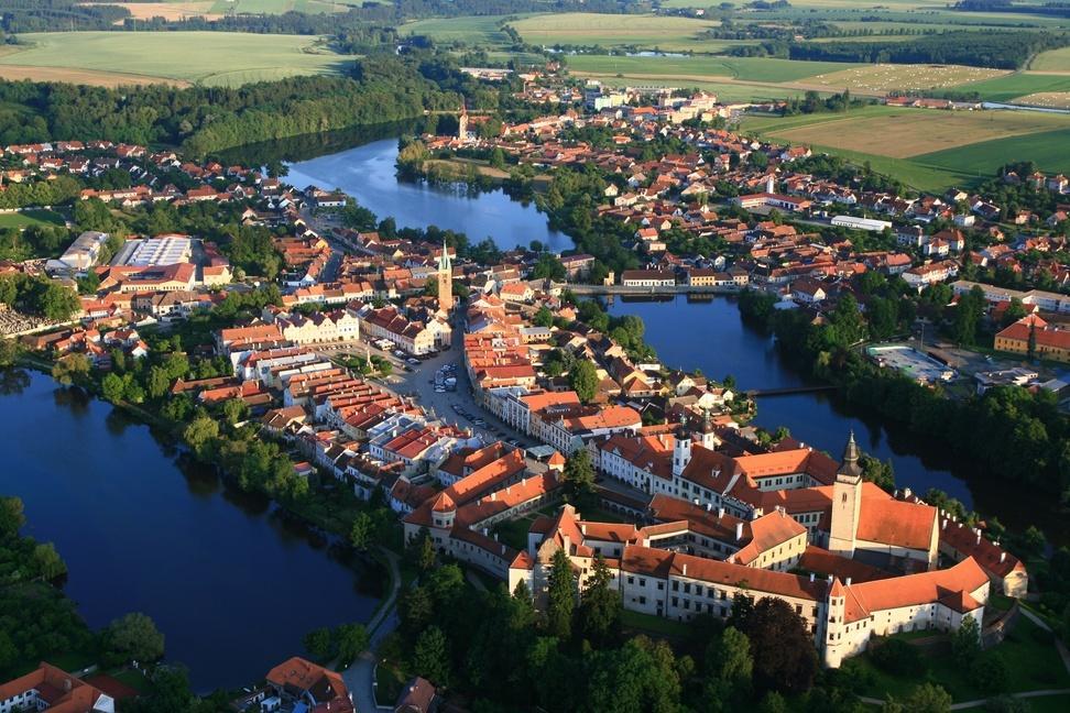 Podczas zwiedzania opowiemy na czym polegało renesansowe założenie miejskie i pokażemy na żywym organizmie z jakich części składał się renesansowy dom, ciągnący się w głąb nawet do ponad 30 m.