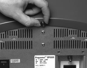 elektrycznej jest zgodne z napięciem podanym na tabliczce znamionowej (19).