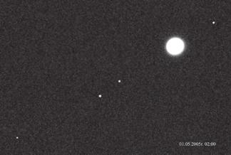 Fot. 5.3. Jowisz wraz z księżycami Galileuszowymi sfotografowany w Częstochowie podczas opozycji w roku 2005 (fot. M.Nowak) Tabela 5.2. Parametry opisujące księżyce Galileuszowe wisza.