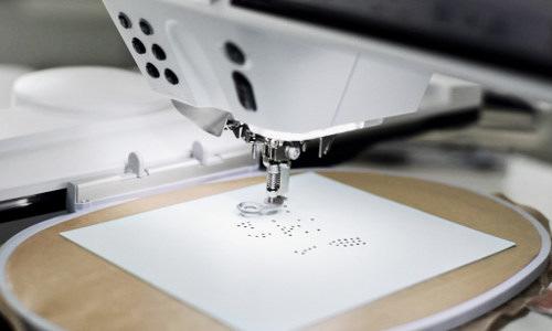 wzory Maluj nie tylko na materiale, ale na wszystkim co uda upiąć się w tamborku Współpraca ze hafciarkami BERNINA z Linii 5 i Linii 7
