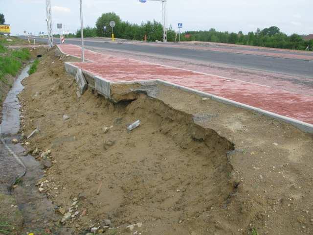 Powodzie w Polsce zniszczenia i profilaktyka 277 wody 300-letniej średnia miesięczna maj 2010 r.
