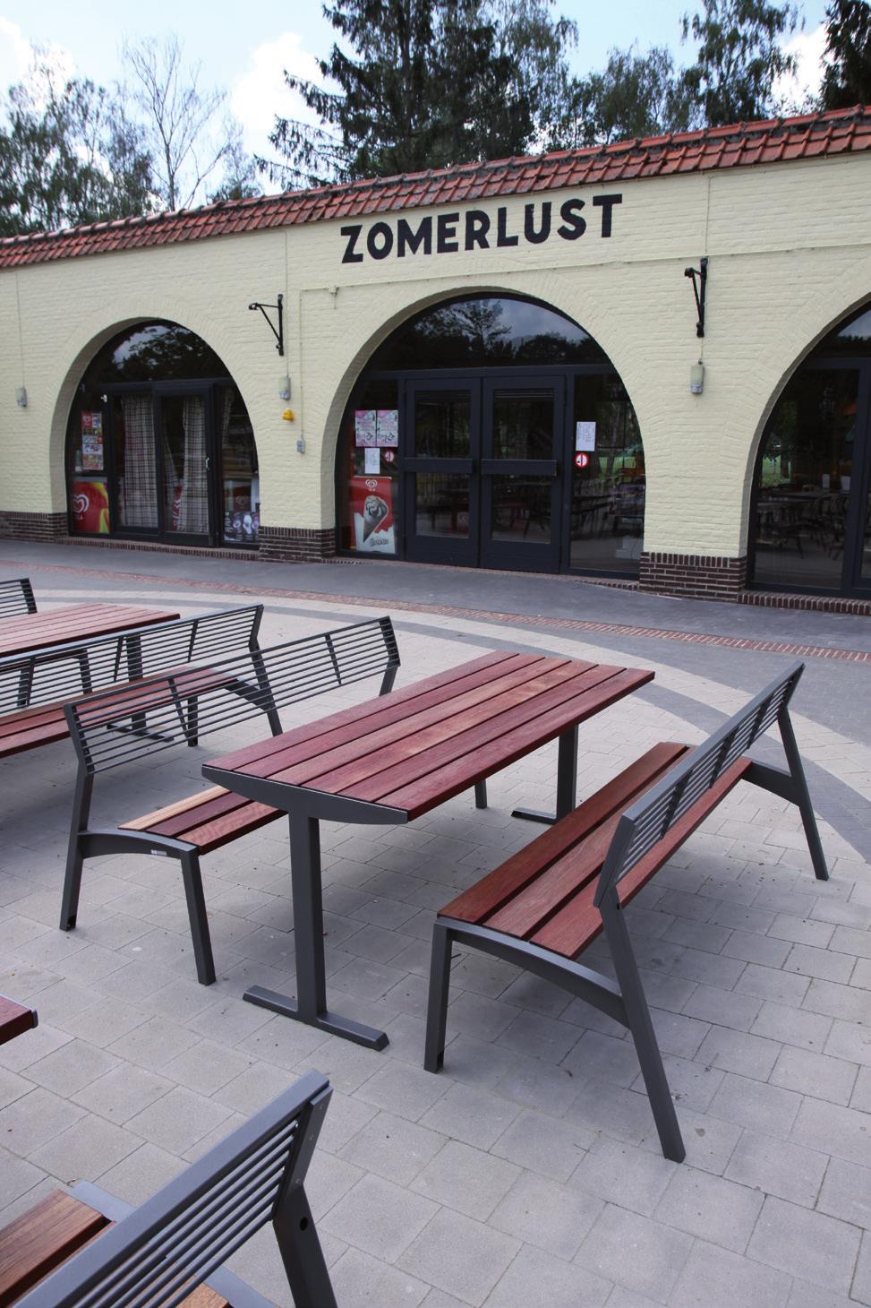 vera solo Uniwersalna, modułowo zaprojektowana ławeczka nawiązująca do linii Vera jest przeznaczona do wszyskich typów przestrzeni, a oferuje łatwy dostęp z obu stron.