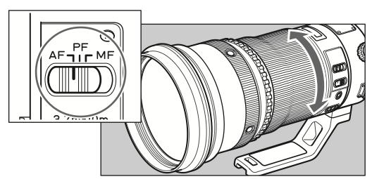 Żeby fotografować z ręcznym ustawieniem ostrości, ustaw przełącznik w pozycję MF i reguluj ostrość obracając pierścieniem ostrości(focusing ring).