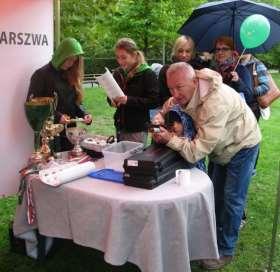 Sportowe zakończenie lata na Woli W ostatnią sobotę września 2015 roku na terenie Parku Sowińskiego nasze stowarzyszenie uczestniczyło w sportowym zakończeniu lata na Woli.