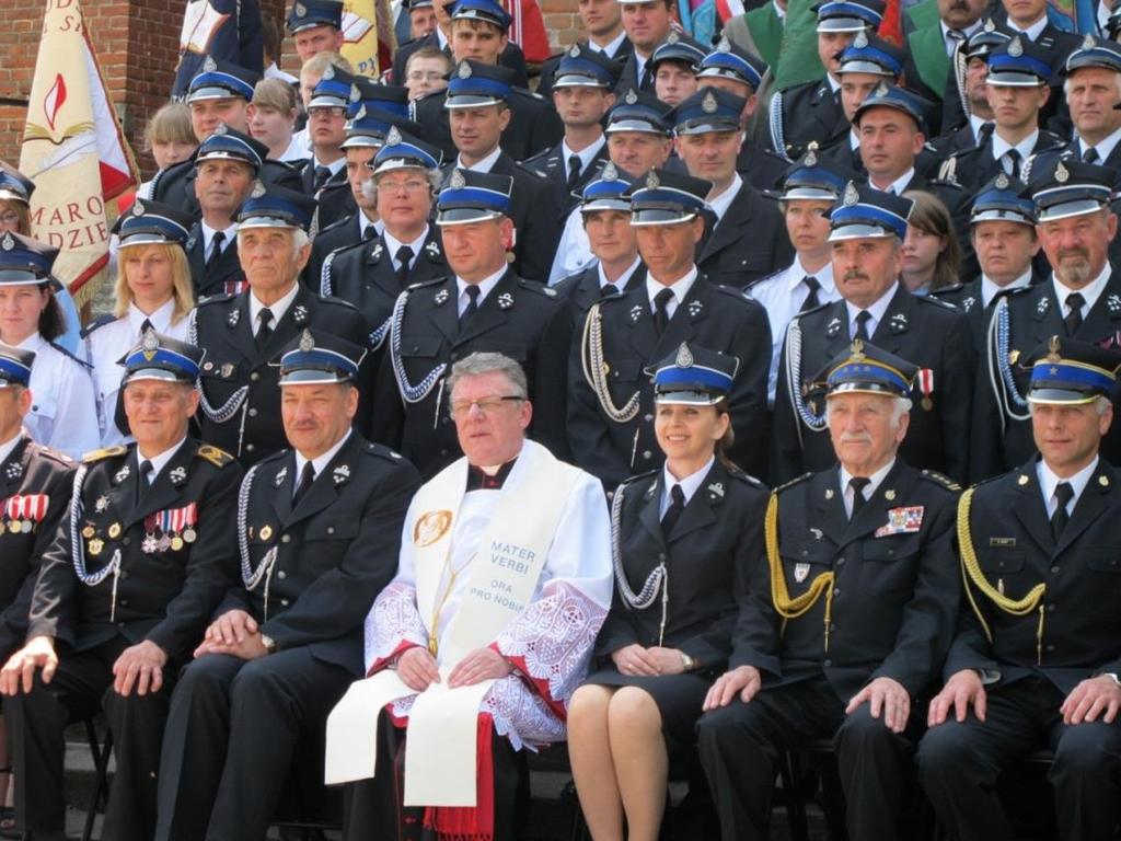 120 Monografia rzymskokatolickiej parafii Świętej Trójcy w Komarowie Zdjęcie 70 Rok 2012, 3 maja.