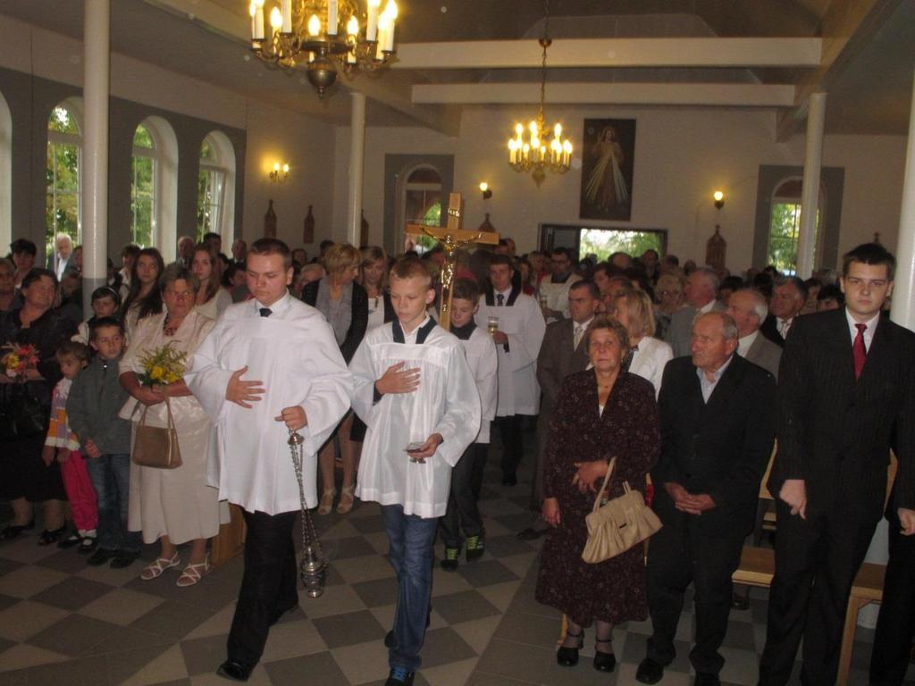 180 Monografia rzymskokatolickiej parafii Świętej Trójcy w Komarowie Zdjęcie 137 Rok 2012, 15 sierpnia. Odpust w Antoniówce (zdjęcie ze zbiorów parafii).