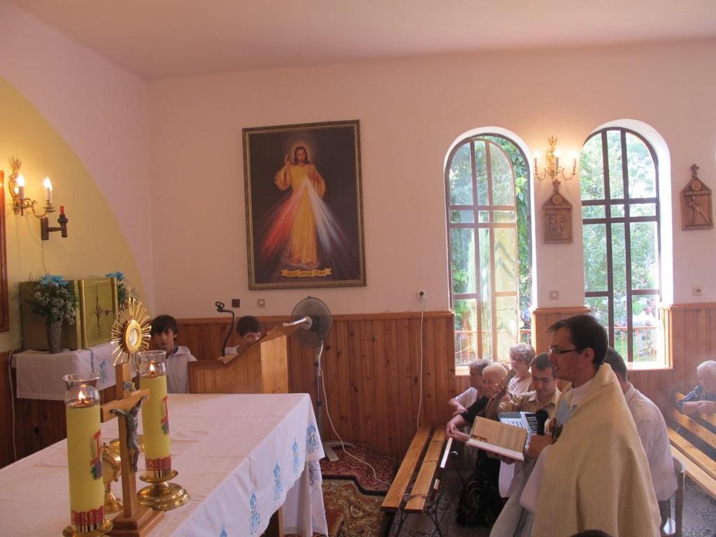 184 Monografia rzymskokatolickiej parafii Świętej Trójcy w Komarowie eucharystyczna i zostały odnowione Jasnogórskie Śluby Narodu. W uroczystości uczestniczyli: ks. Witold Mikulski z Duba i ks.