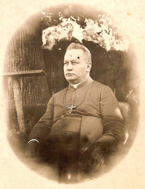 28 Monografia rzymskokatolickiej parafii Świętej Trójcy w Komarowie Zdjęcie 2 Rok 1918 (prawdopodobnie).