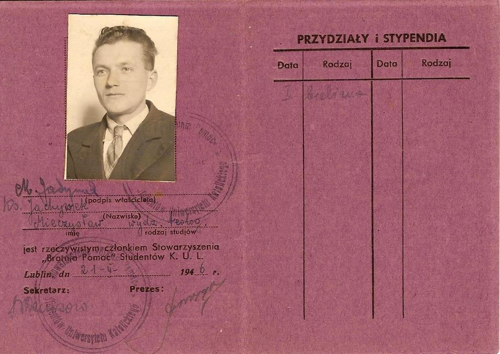 282 Monografia rzymskokatolickiej parafii Świętej Trójcy w Komarowie zbiorów Franciszka Wysłockiego). Urodził się 14 września 1914 roku w Komarowie 1630. Rodzice: Antoni, Zofia z domu Zaleśna 1631.