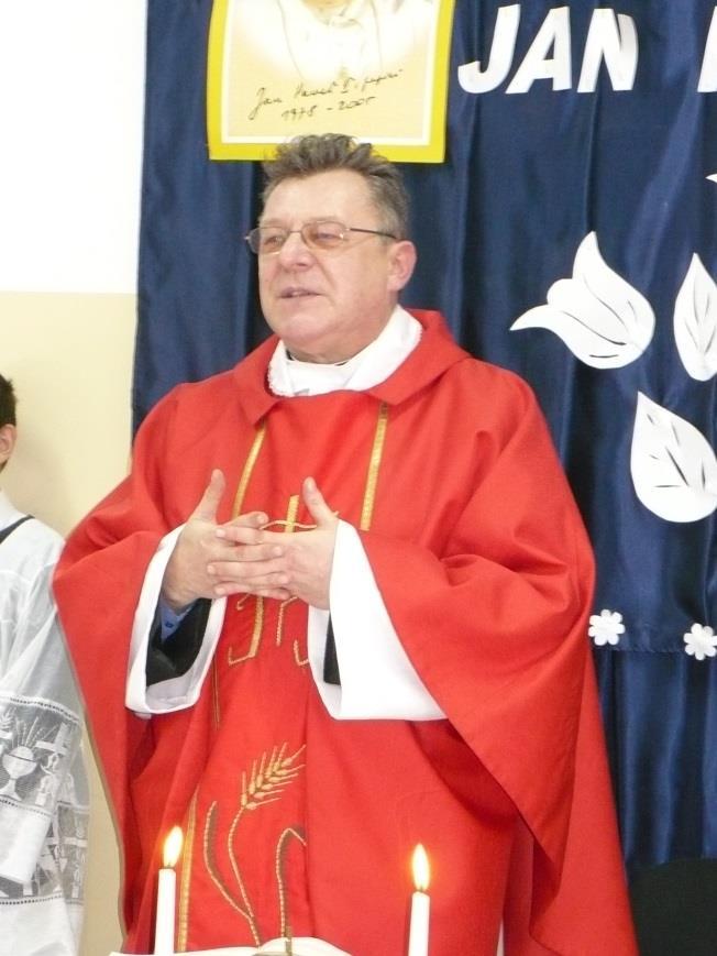 92 Monografia rzymskokatolickiej parafii Świętej Trójcy w Komarowie ministrantów ze szkoły podstawowej, ministrantów z gimnazjum, dzieci z Białej Armii, rodziców dzieci z Białej Armii, młodzieży