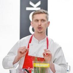 Łukasz Konik szef gastronomii Uzdrowiska Konstancin, absolwent Wyższej Szkoły Hotelarstwa i Gastronomii w Poznaniu. Współpracuje z Instytutem Chemii i Fizyki PAN w Warszawie. W 2009 r.